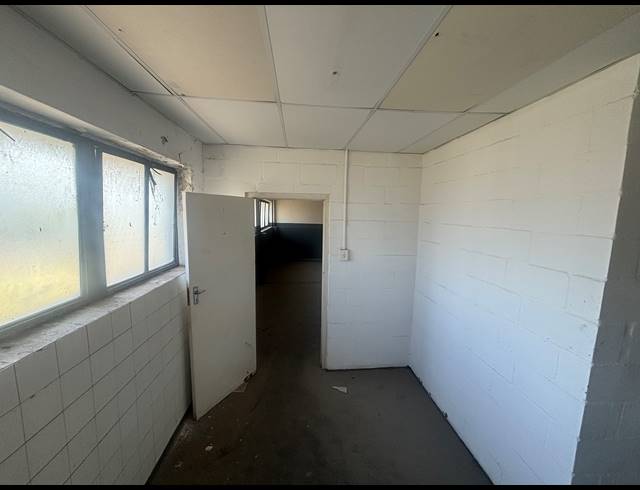 339M² WAREHOUSE TO LET IN BLACKHEATH INDUSTRIAL